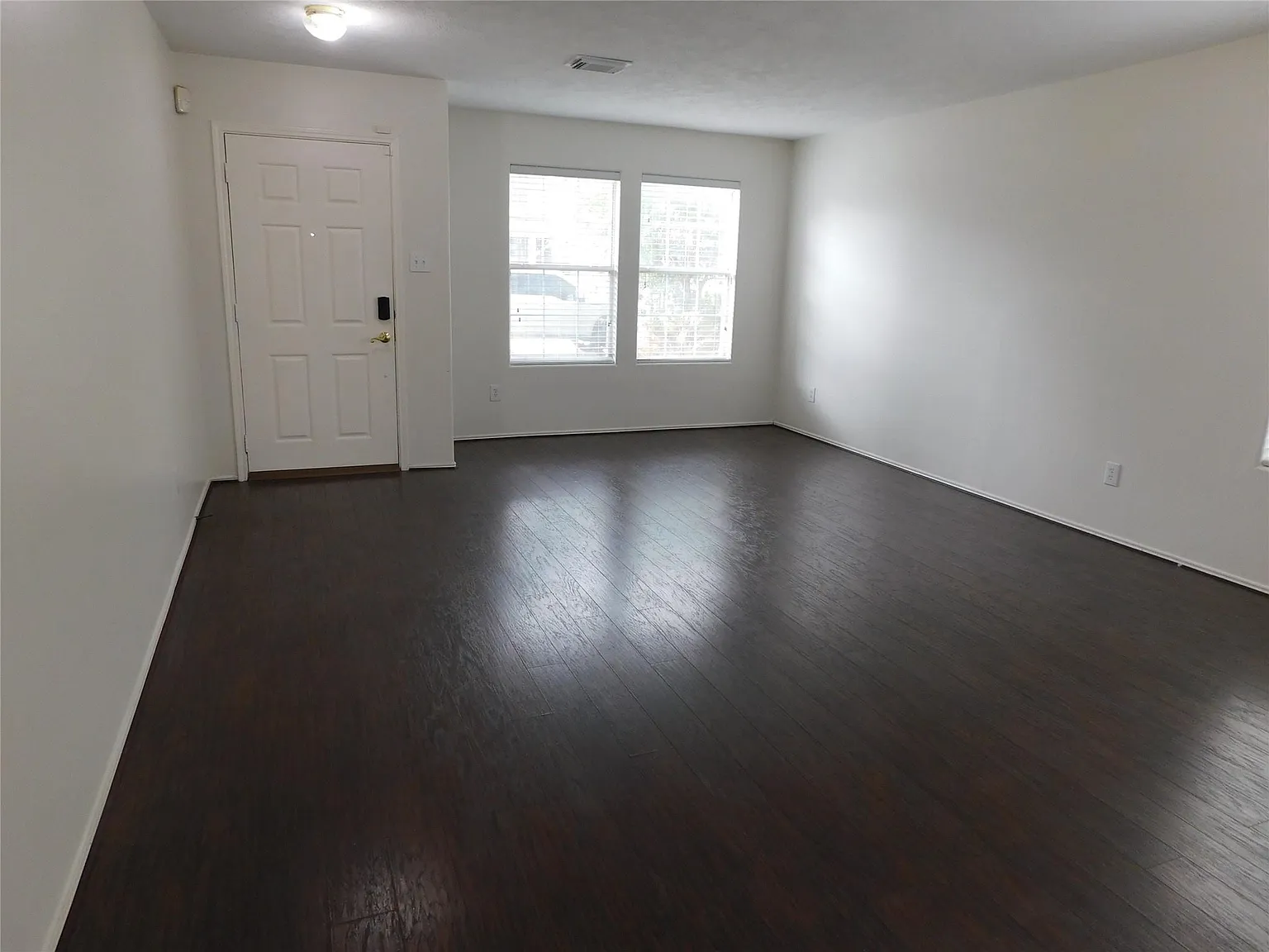 4 bed, 3.5 bath, 3340 sqft, $2,850 — Photo 2
