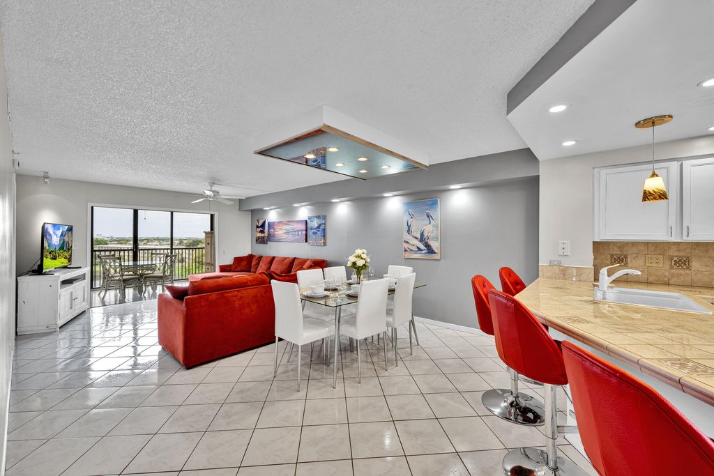 2205 S Cypress Bend Drive #801, photo 3