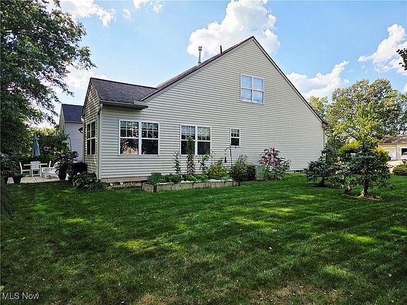 3rd image of 35177 Schoolhouse Ln