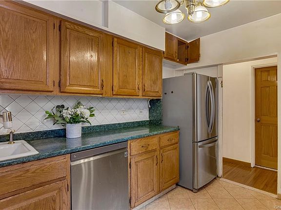 3rd image of 601 Kappock St APT 3L