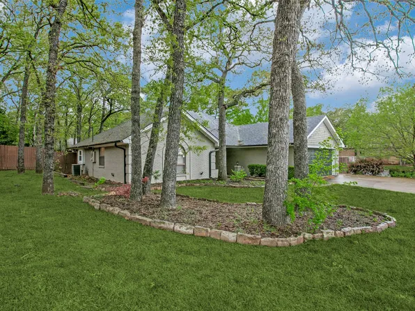 133 Bremen Dr, Hurst, TX 76054