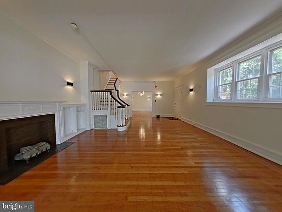 4th image of 4845 Pulaski Ave