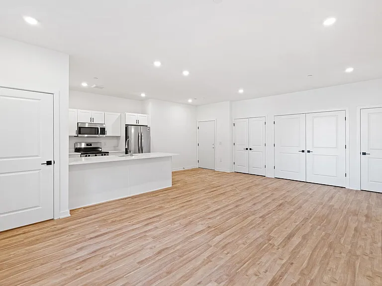 1309 Cambridge — Photo 16