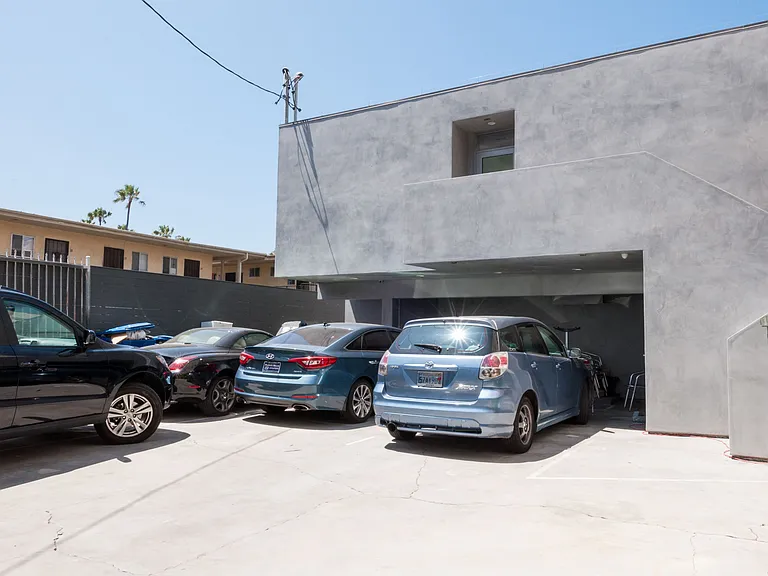 1309 S Ocean Front Walk #A — Photo 38