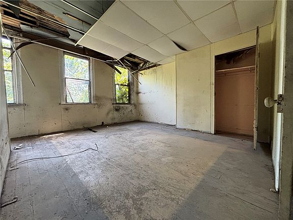 5th image of 921 S Side Ave