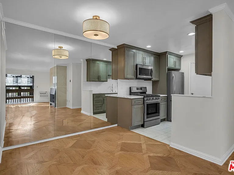 9061 Keith Ave #204 — Photo 7