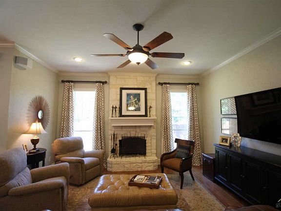 2nd image of 2103 Holly Leaf Dr