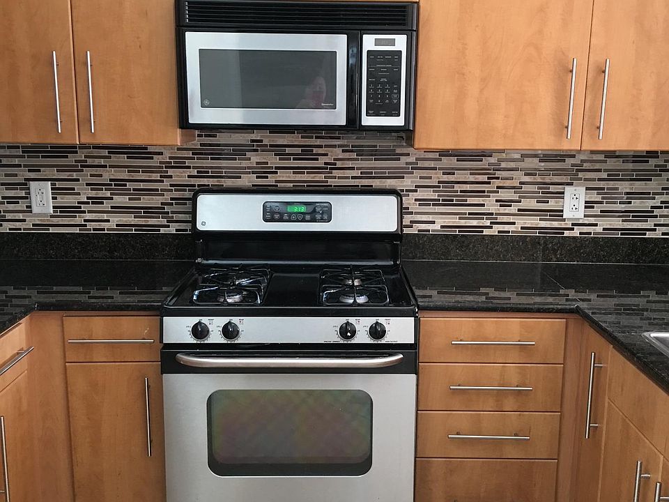2nd image of 1021 N Garfield St APT 740