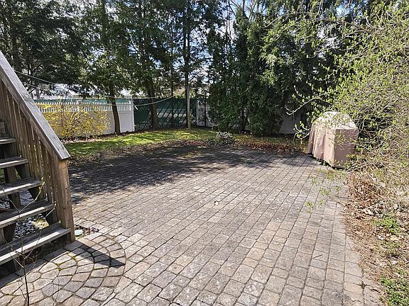 5th image of 16 Radcliffe Drive