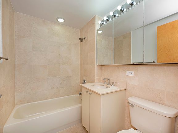 5th image of 116-24 Grosvenor Ln #2C