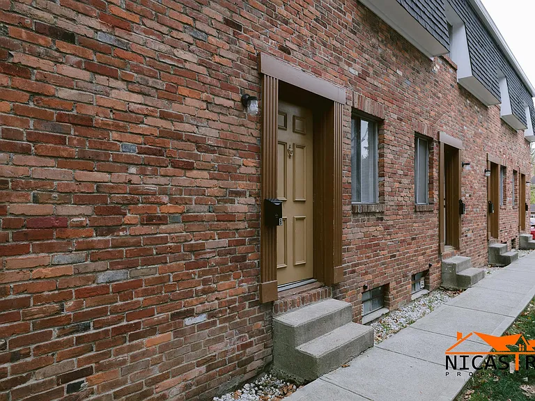 215 E Lane Ave — Photo 7