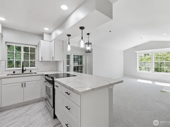 2560 118th Avenue SE #3-301, Bellevue, WA 98005