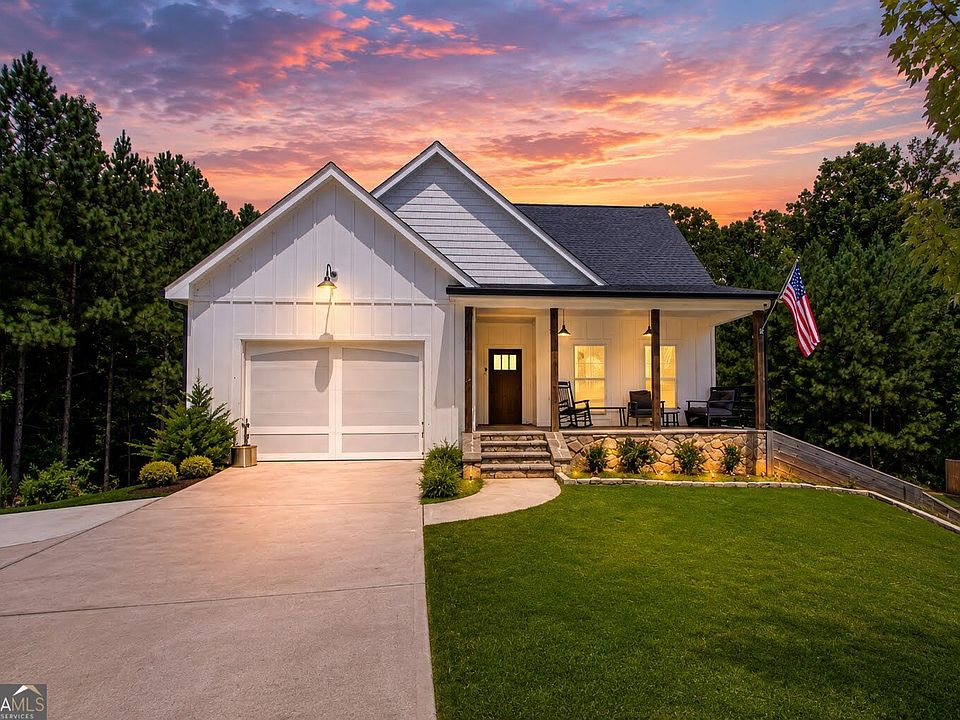 1st image of 385 Surrey Ct