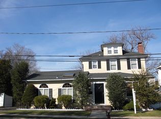 46 Riggs Pl, Locust Valley, NY 11560