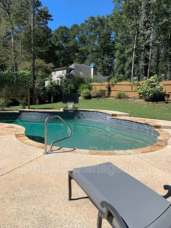 5 bed, 4.5 bath, 4526 sqft, $4,995 — Photo 2