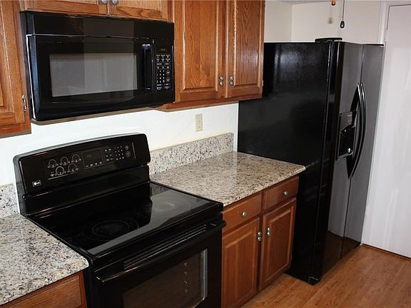 5th image of 728 Creekwood Ct