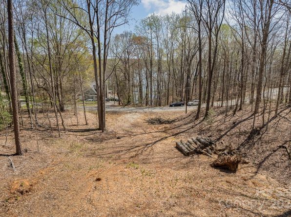 1685 Sherwood Ct, Sherrills Ford, NC 28673
