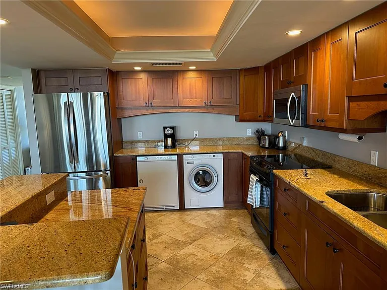 2305 Gulf Shore Blvd N #313 — Photo 9