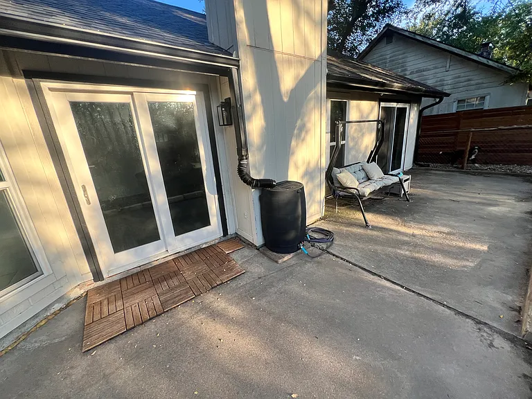 124 Oak River Dr — Photo 23