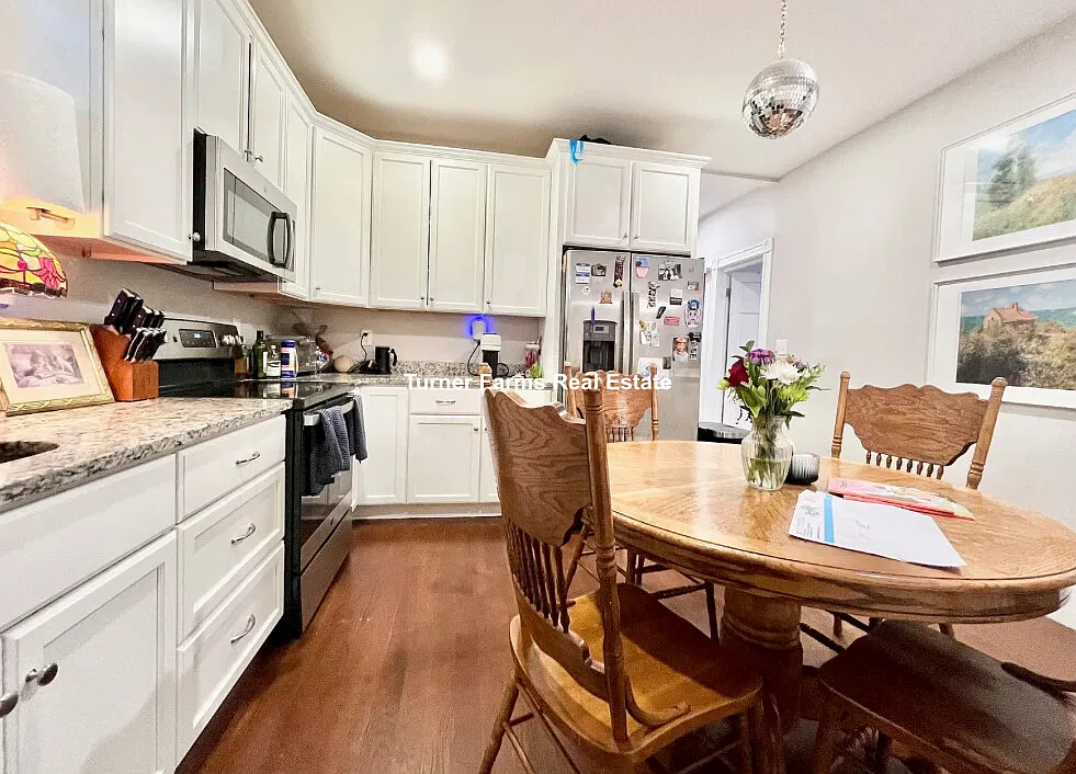 4 bed, 9999 sqft, $6,800 — Photo 1