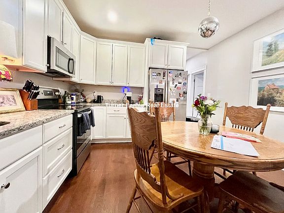 2nd image of 724 Parker St #5R