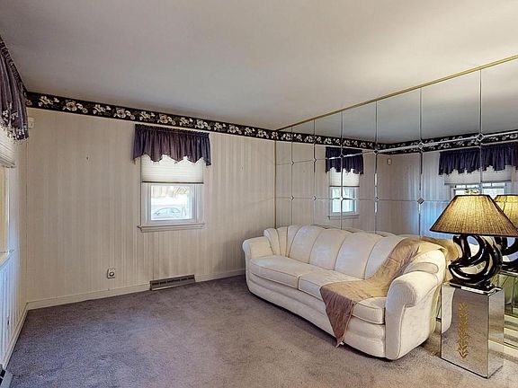 5th image of 219 Vanneman Blvd