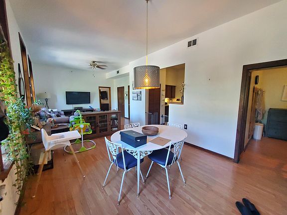 4th image of 1434 W Blackhawk St APT 2F