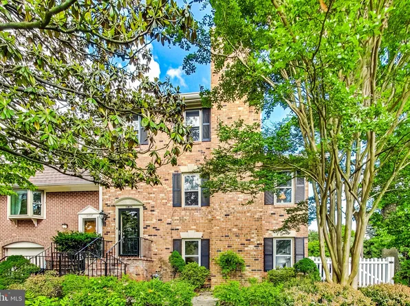 10405 Detrick Ave, Kensington, MD 20895
