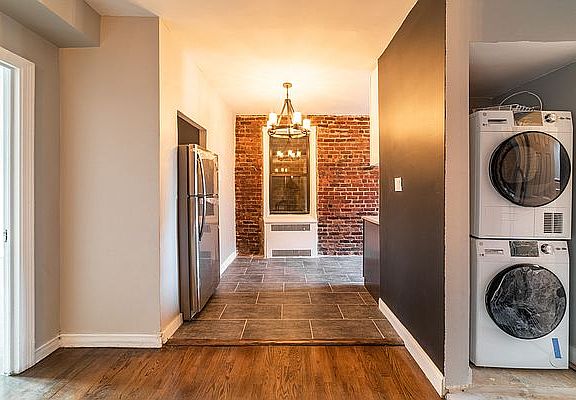 4th image of 15 Crooke Ave #6E