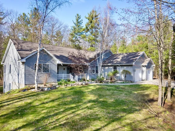6760 Chippewa Trl, Indian River, MI 49749