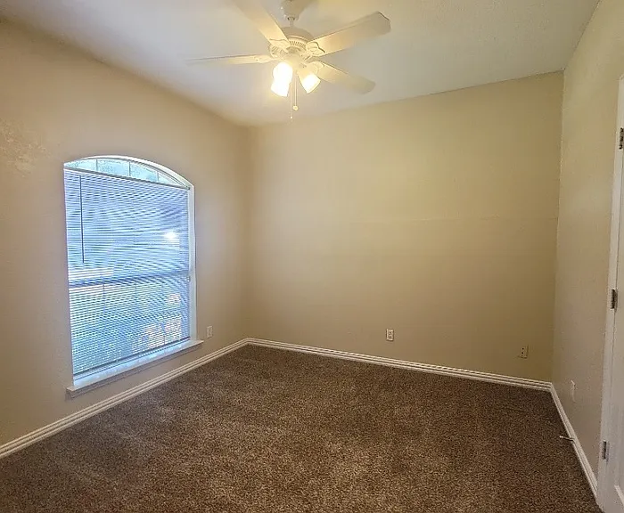 611 Linda Dr — Photo 9