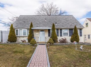 1 W Louis Pl, Iselin, NJ 08830