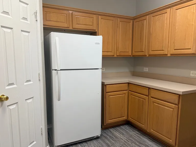 7905 Seven Oaks Ln — Photo 12