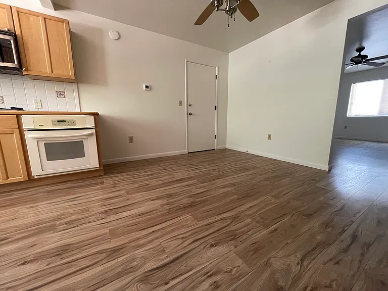 803 N Walnut St — Photo 7