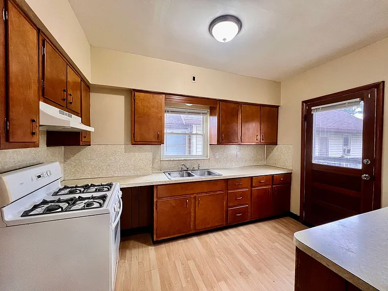 1233 Halstead St — Photo 7