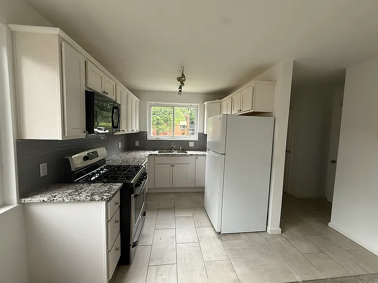 716 Audrey Ln — Photo 6