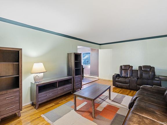 4th image of 11 Val Court
