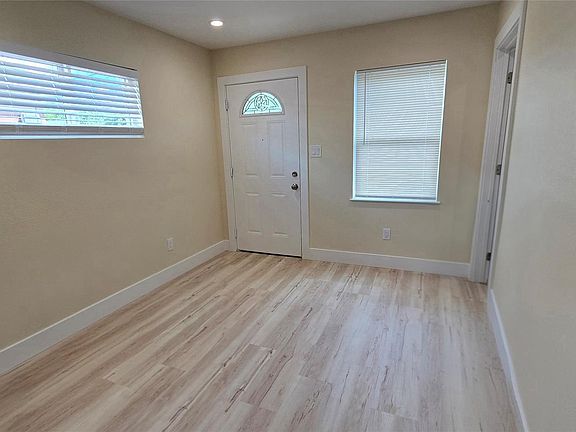 3rd image of 3729 Seabrook St