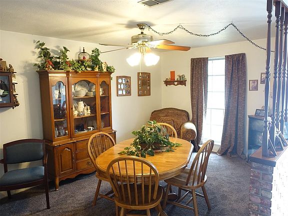 3rd image of 2212 Blueberry Ln