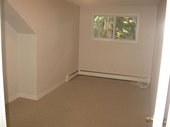 5th image of 65 Woodlawn Ave APT 5
