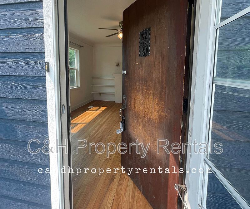 1st image of 1302 1st St W #1