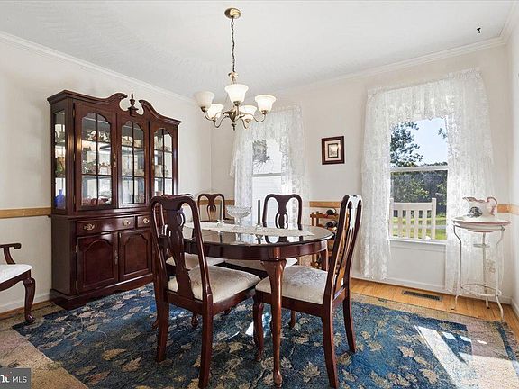 4th image of 14 Surrey Ct