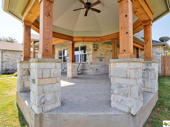 4th image of 390 Presa Dr