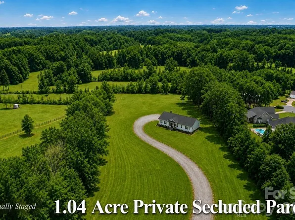 140 Broome Farm Ln, Mooresville, NC 28115