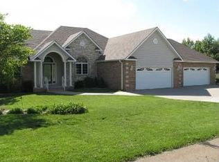 2542 Dundee Ln, Salina, KS 67401