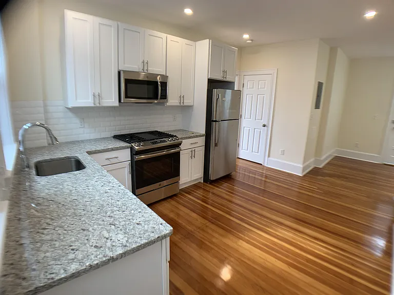 9 Seaverns Ave #2R — Photo 3