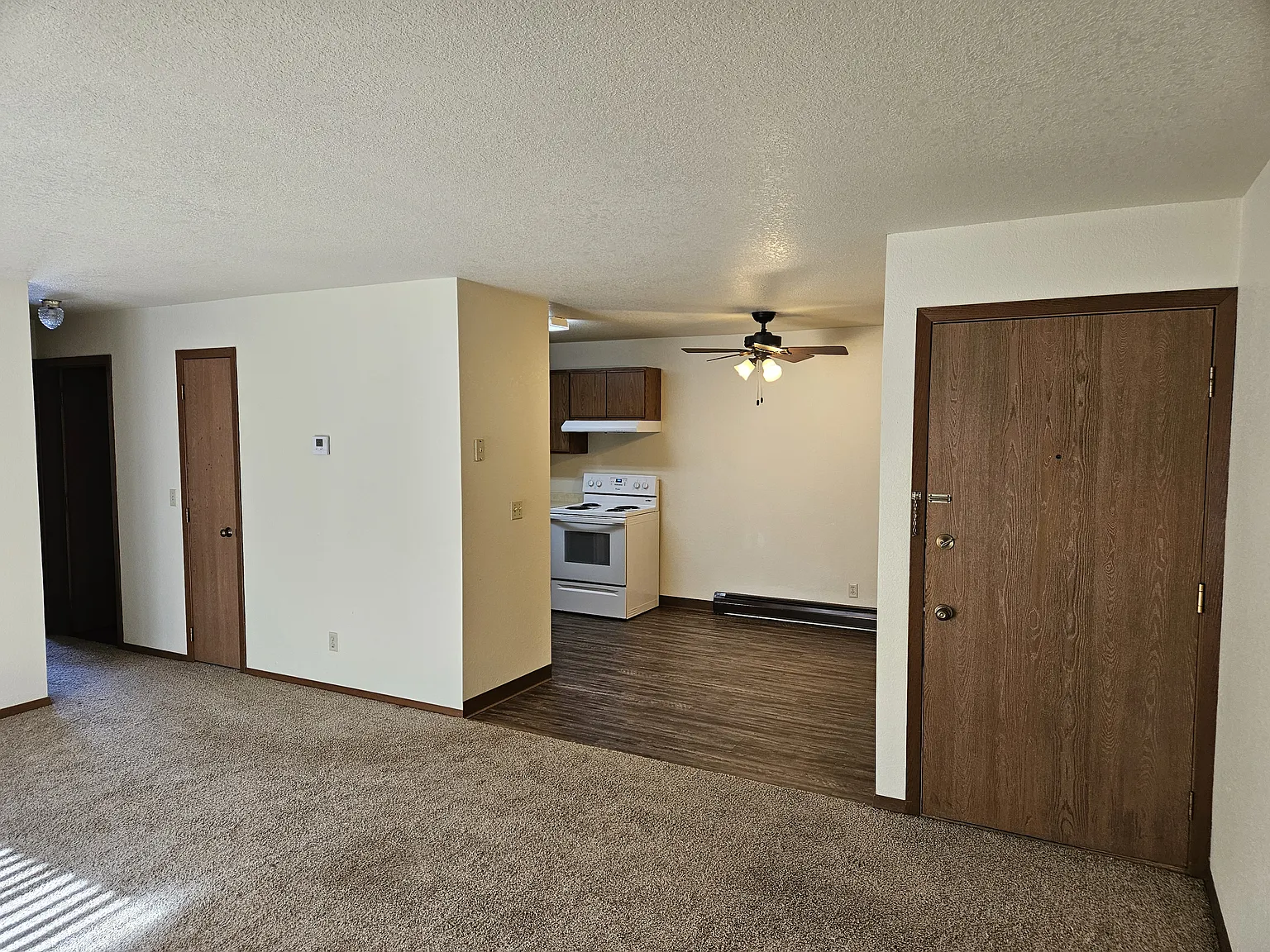 2 bed, 900 sqft, $925 — Photo 3