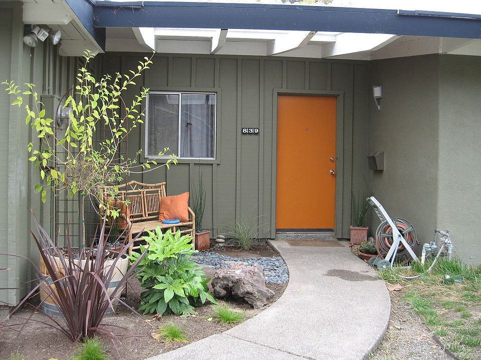 1st image of 839 Oakwood Dr