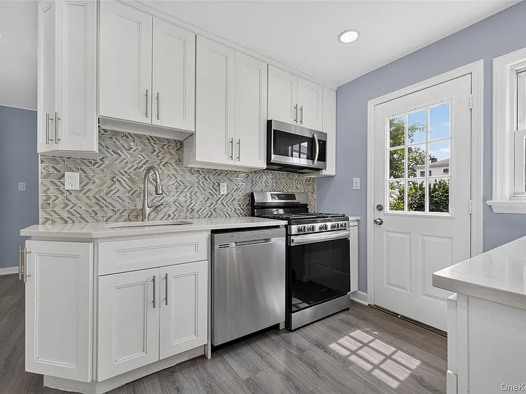 121 Sheridan Ave — Photo 8