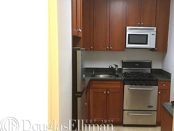 5th image of 330 E 46th St APT 5F